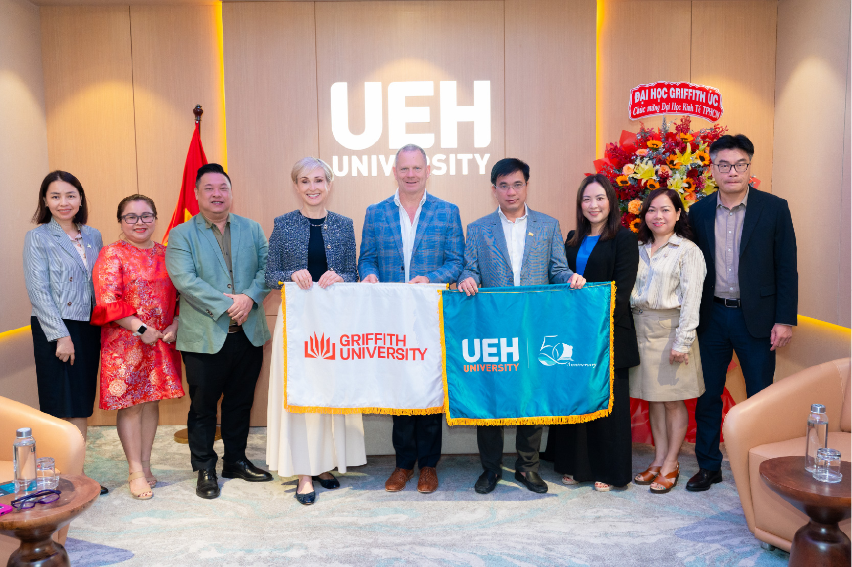 Đại diện Griffith University đến thăm và chúc mừng 50 năm thành lập UEH